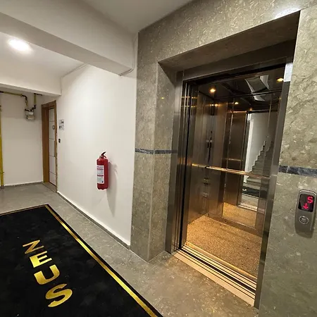 Zeus Goeruekle 아파트 *